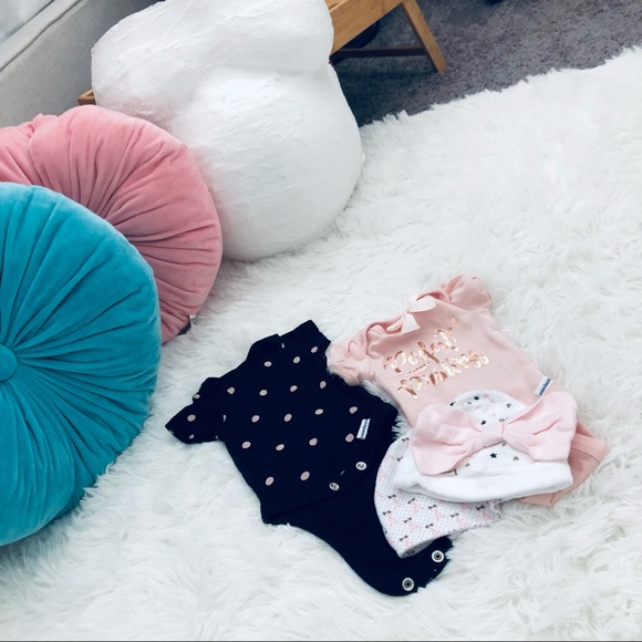 Gerber Other - Preemie Newborn Girls T-shirt Onesie 0-3 month